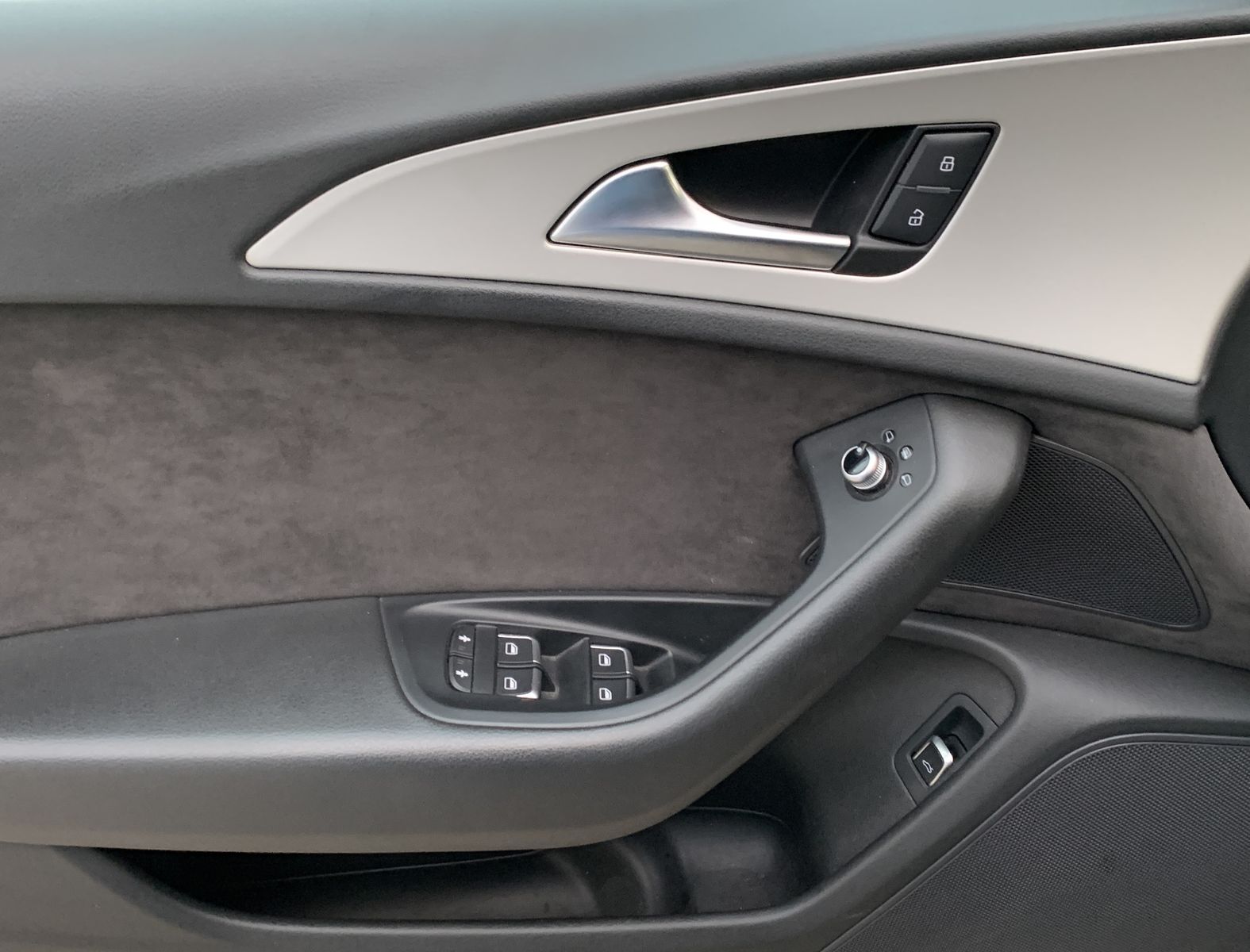 Fahrzeugabbildung Audi A6 2.0 TDI*Bi-Xenon*Alcantara*STHZ*Navi*PDC*