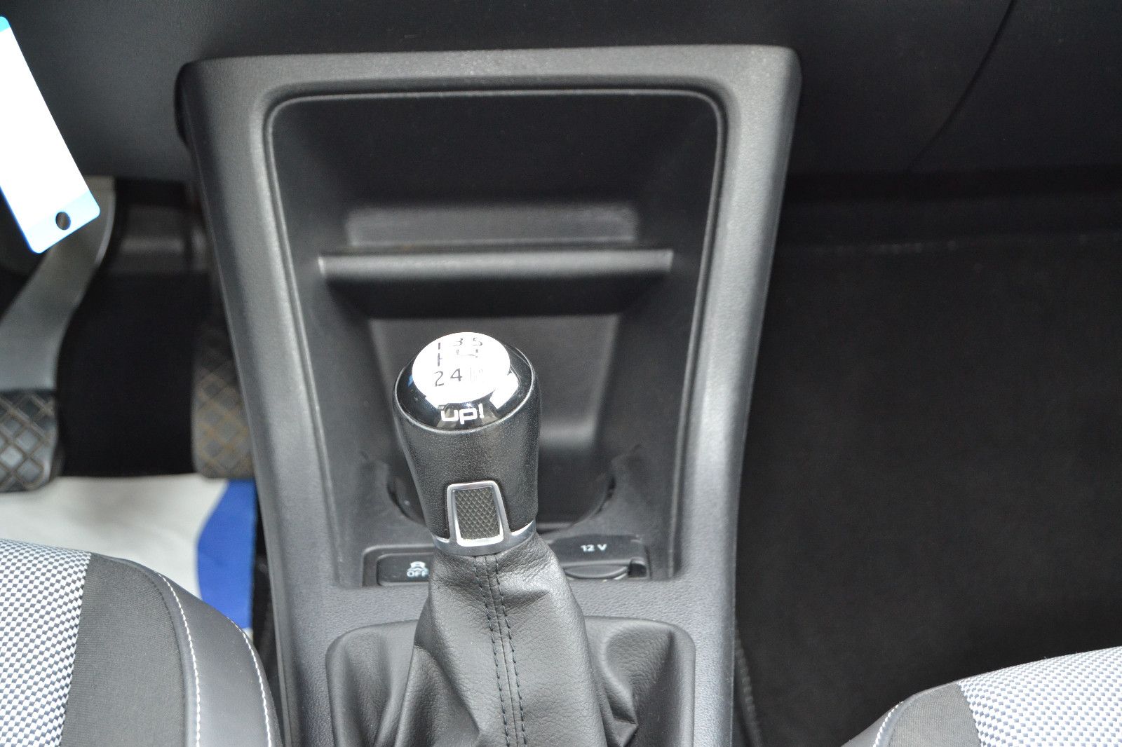 Fahrzeugabbildung Volkswagen up! black up!/Panoramadach/Klima/Navi