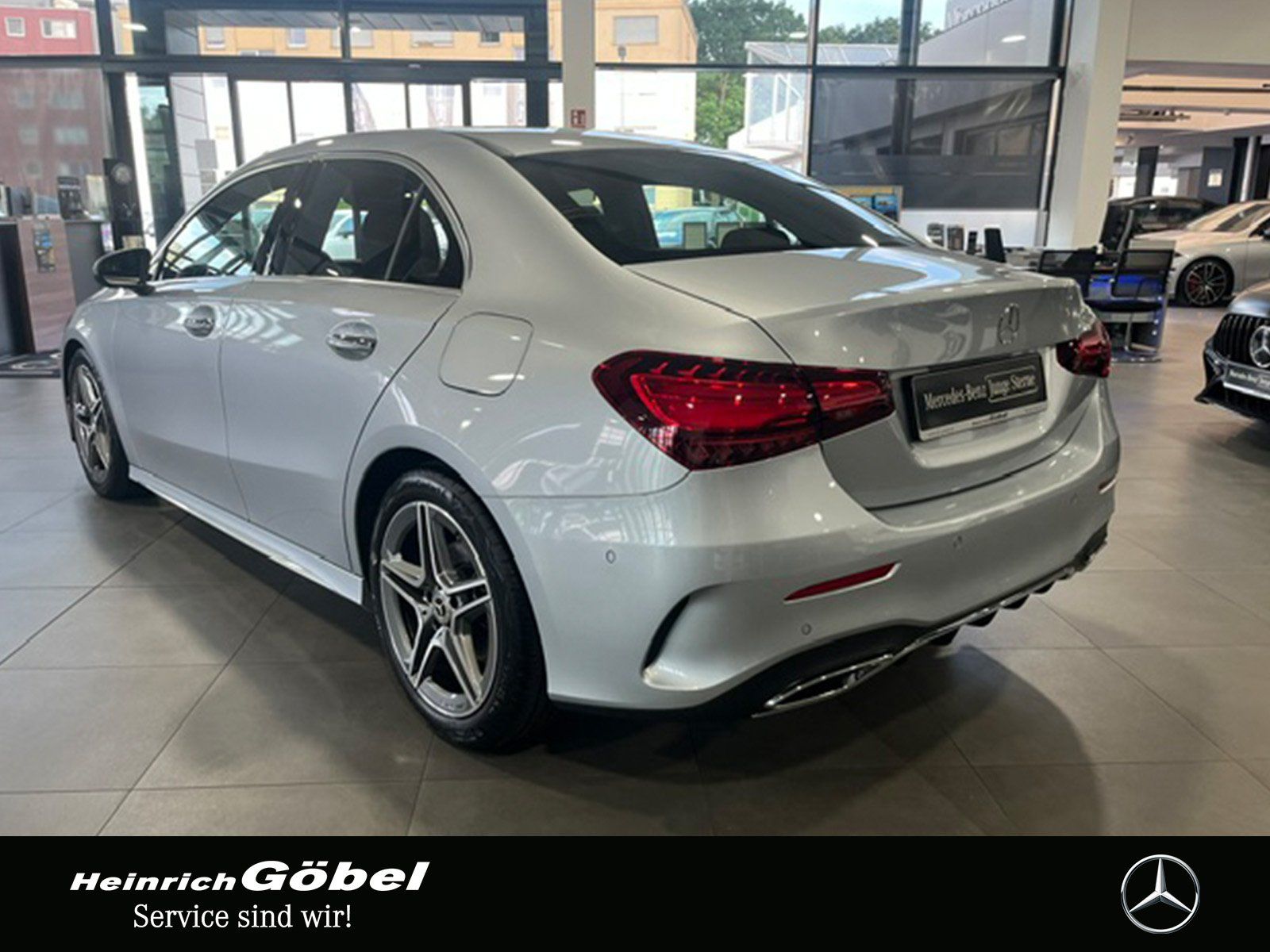 Fahrzeugabbildung Mercedes-Benz A 180 Lim. AMG LINE+WINTERPAKET+KEYLESS+LED+CAM