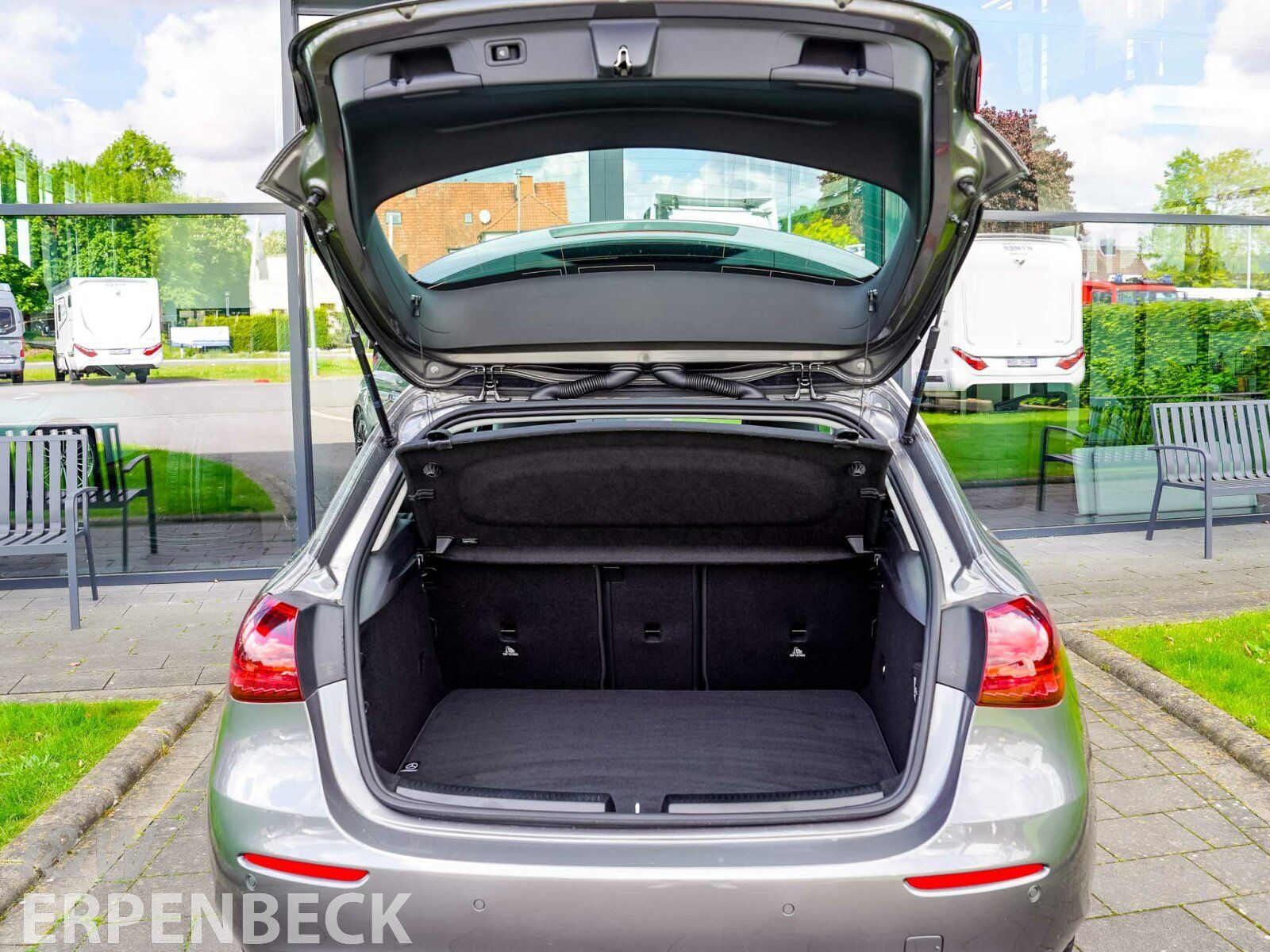 Fahrzeugabbildung Mercedes-Benz A 200 Progressive AHK MBUX Kamera Totwinkel SHZ