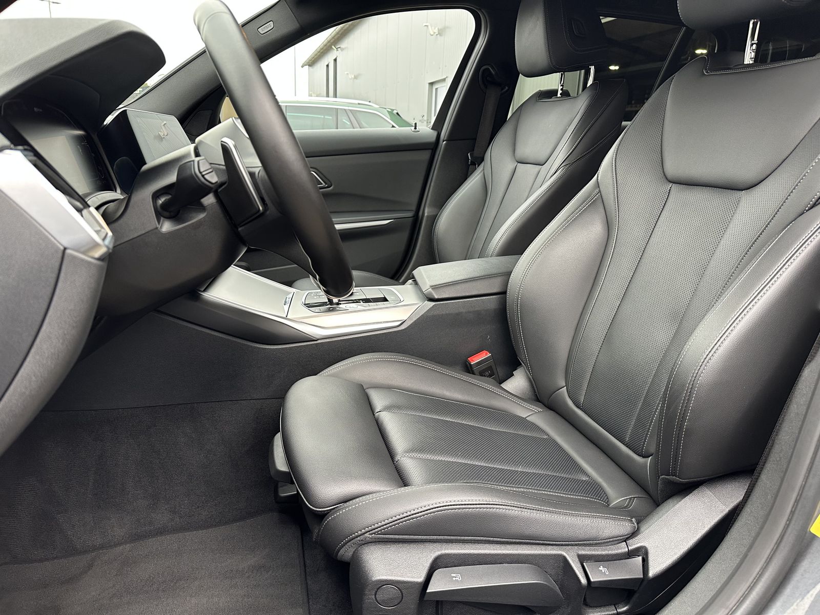 Fahrzeugabbildung BMW 320e Touring M-Sport NAV+LASER+HEAD-UP+KAMERA+VC