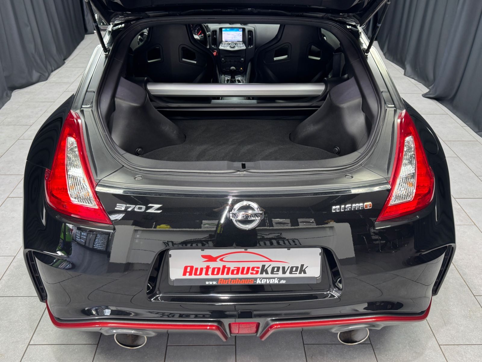 Fahrzeugabbildung Nissan 370Z Nismo|BOSE|RECARO|SCHALTER|D-FZG|U-FREI