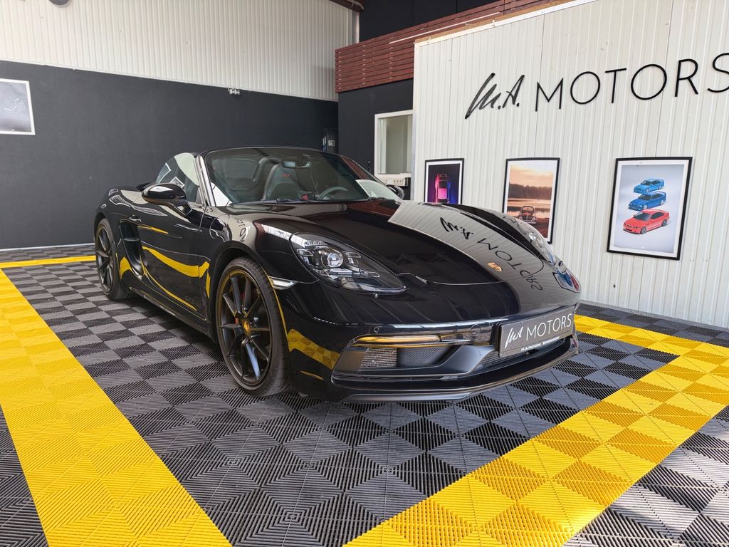 PORSCHE 718 Boxster/GTS 4.0/APPROV/GTS PAKET/BOSE/SP.CHR PORSCHE 718 Boxster/GTS 4.0/APPROV/GTS PAKET/BOSE/SP.CHR