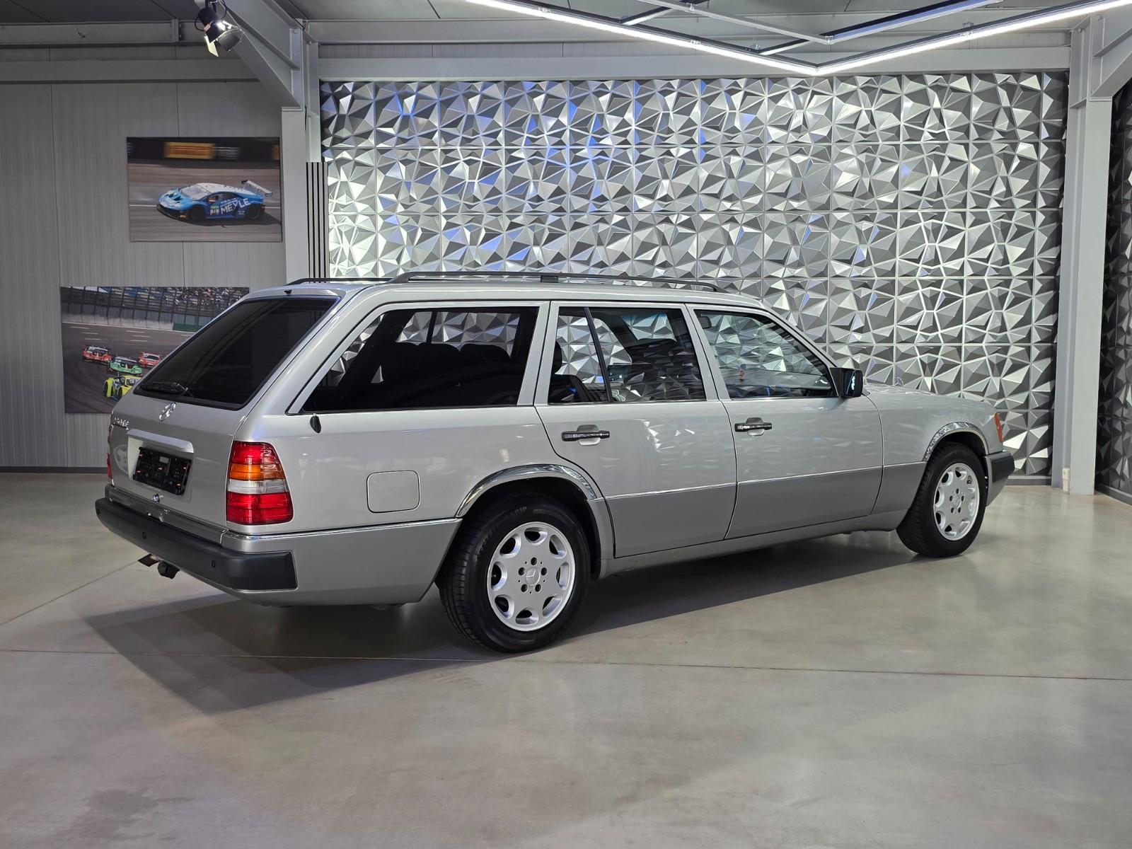 MERCEDES-BENZ E 230 TE BREAK W124 132 ch BVM 1ère MAIN - ATTELAGE - TOIT OUVRANT - 224240 km