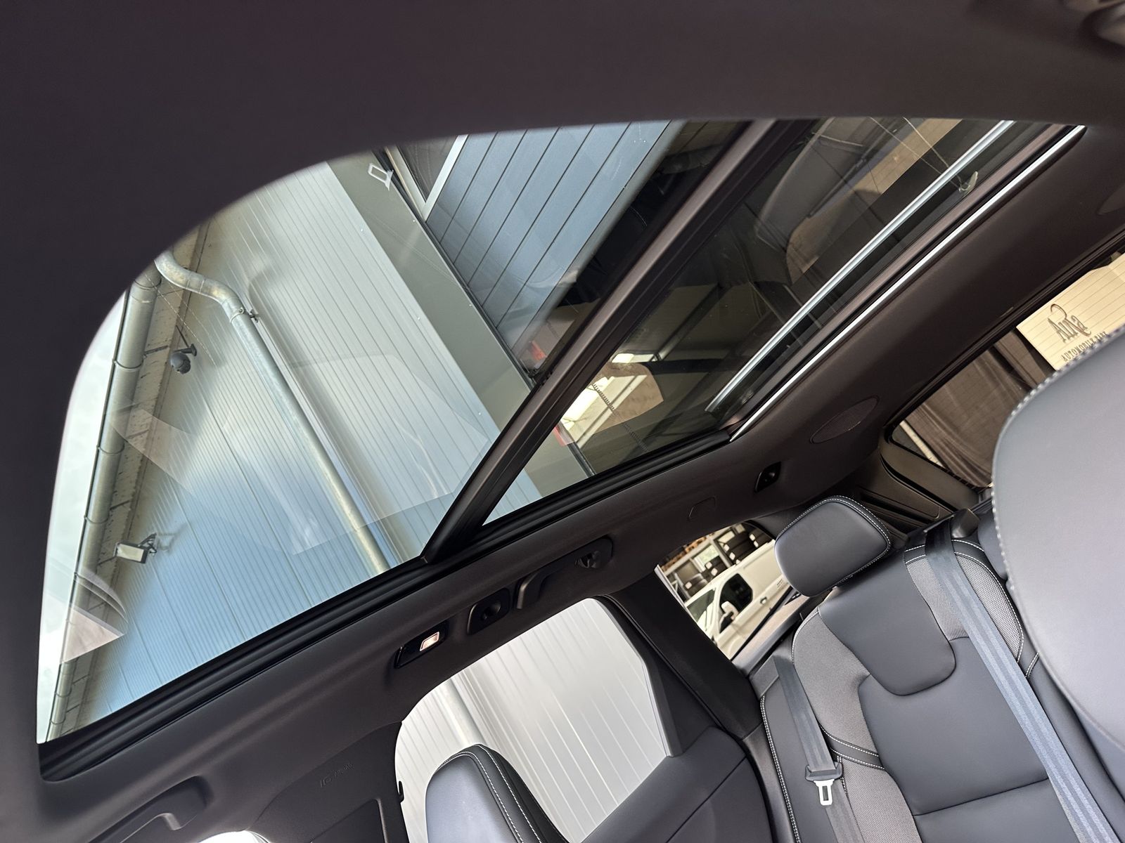 Fahrzeugabbildung Volvo XC60 T8 AWD Ultimate Dark NAV+LED+360°+PANO+HUD