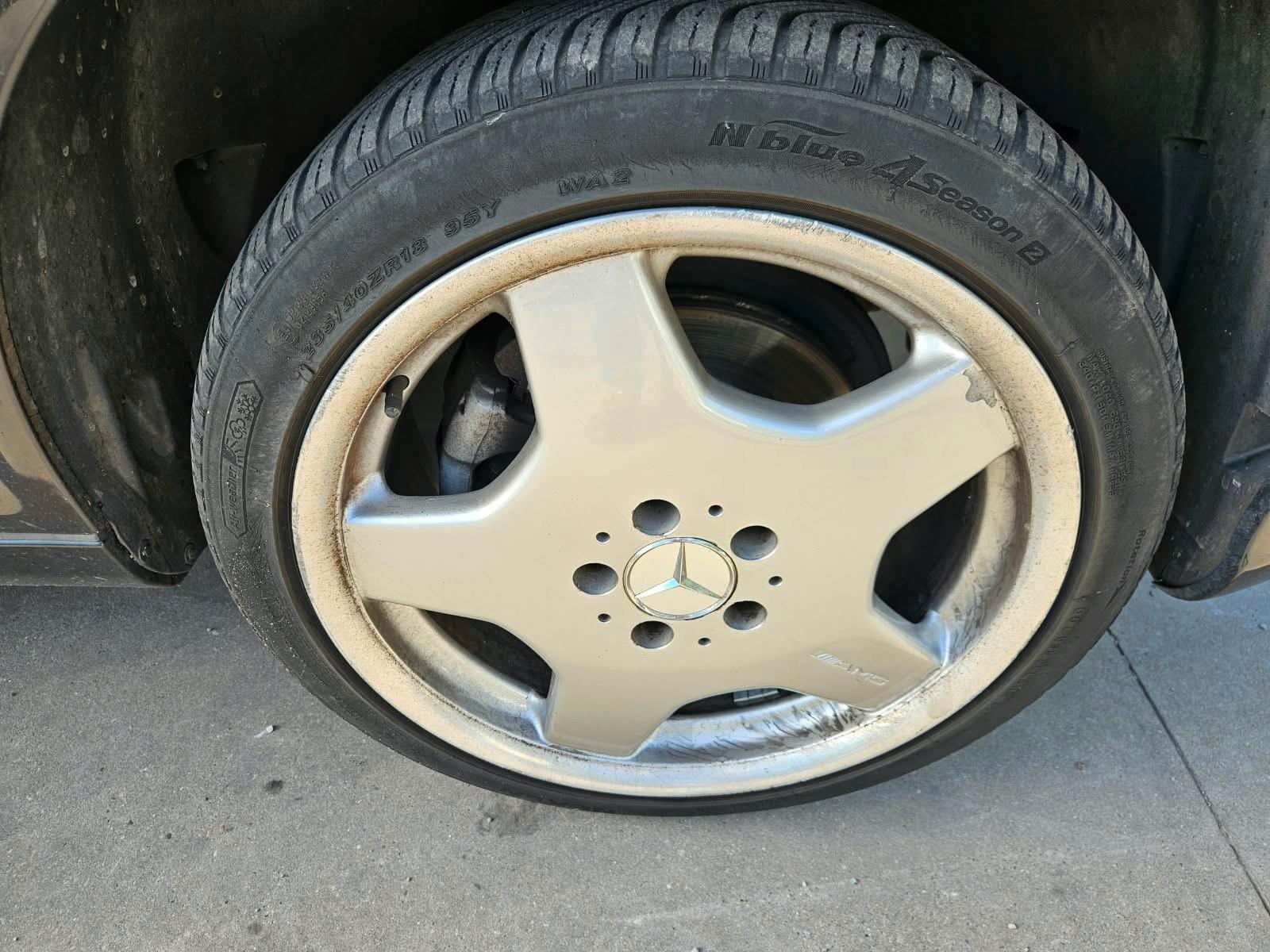 Mercedes-Benz E220 2004 — photo 12