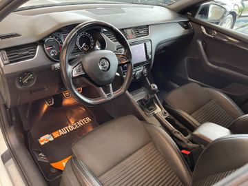 Skoda Octavia Combi RS *TEMPOMAT*NAVI*AHK*BI-XENON*