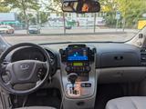 Kia Carnival 2.9 CRDi EX EX - Kia Carnival mit Diesel-Antrieb: Leder, Kleinbus