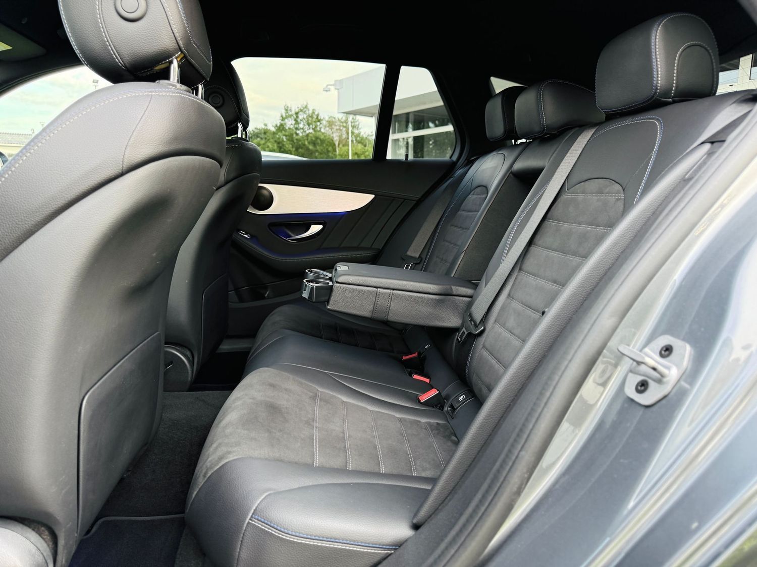 Fahrzeugabbildung Mercedes-Benz C 220 T d AMG NIGHT Edition - AHK schw., Distron