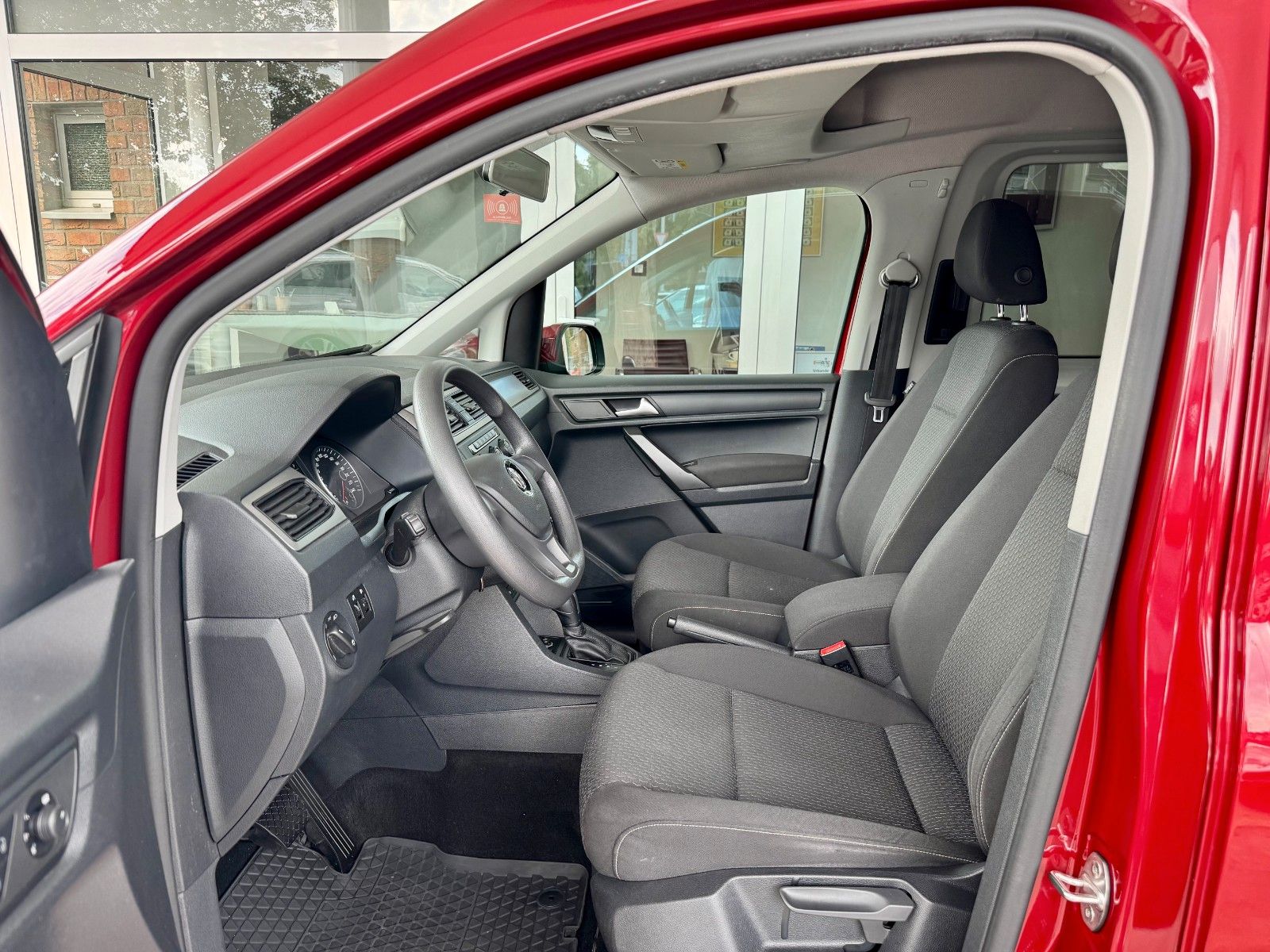 Fahrzeugabbildung Volkswagen Caddy Navi/Bluetooth/PDC/Klimaaut./Alufelgen