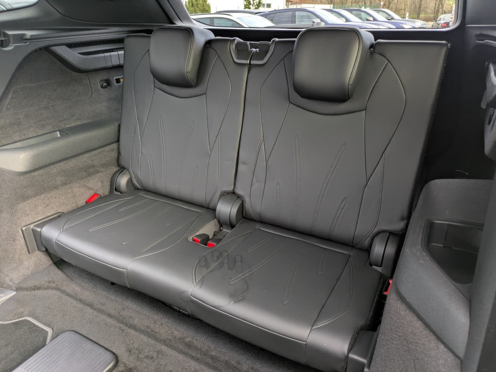 Fahrzeugabbildung Volkswagen Tayron 2.0 TDI 4M R-Line BLACK*7S*IQ*LEDER*PANO