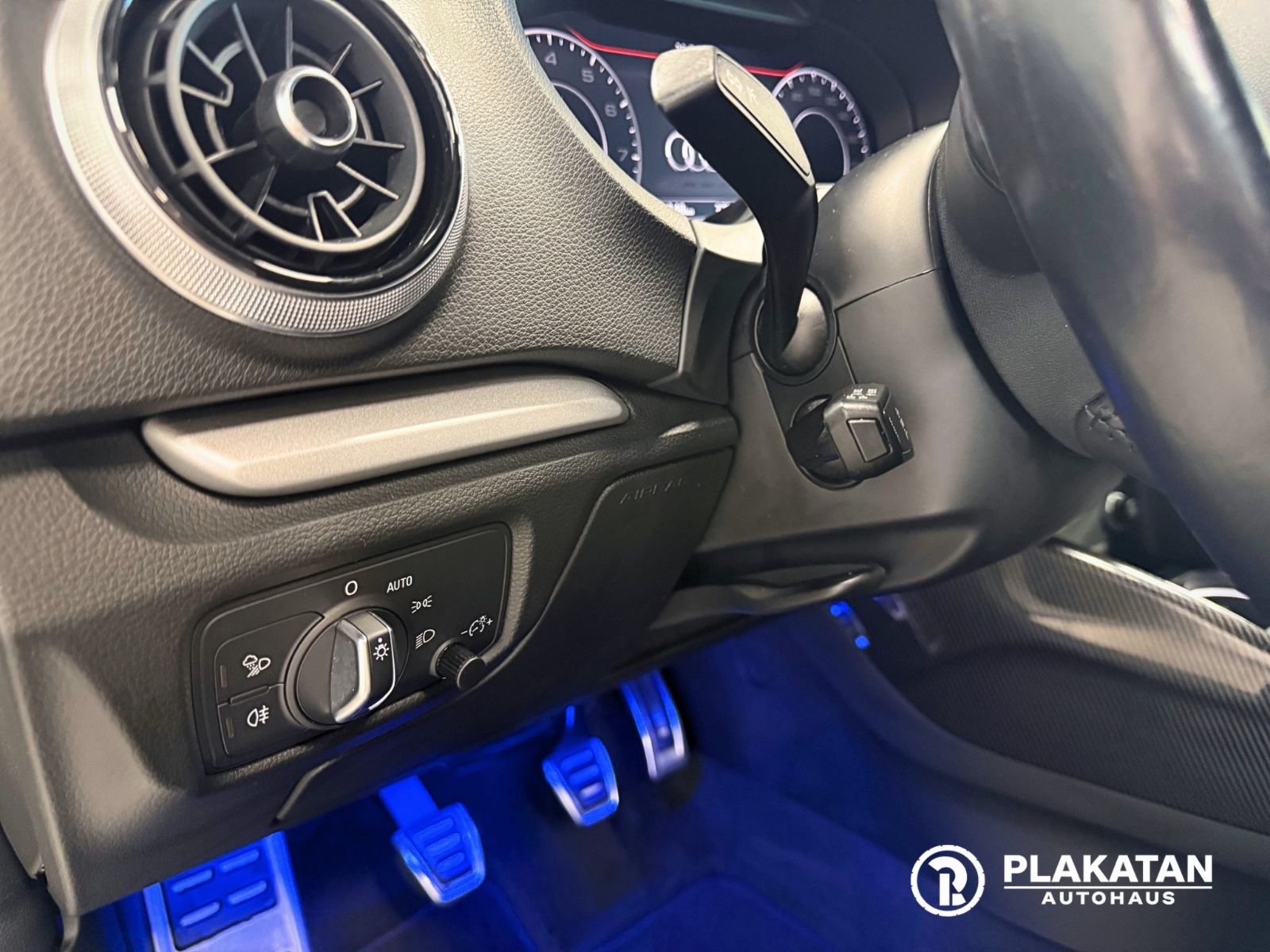 Fahrzeugabbildung Audi A3 Sportback Navi DigitalInstr LED