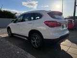 BMW X1 Baureihe X1 xDrive 20 i xLine Sport Lenkrad - BMW X1: Weiß