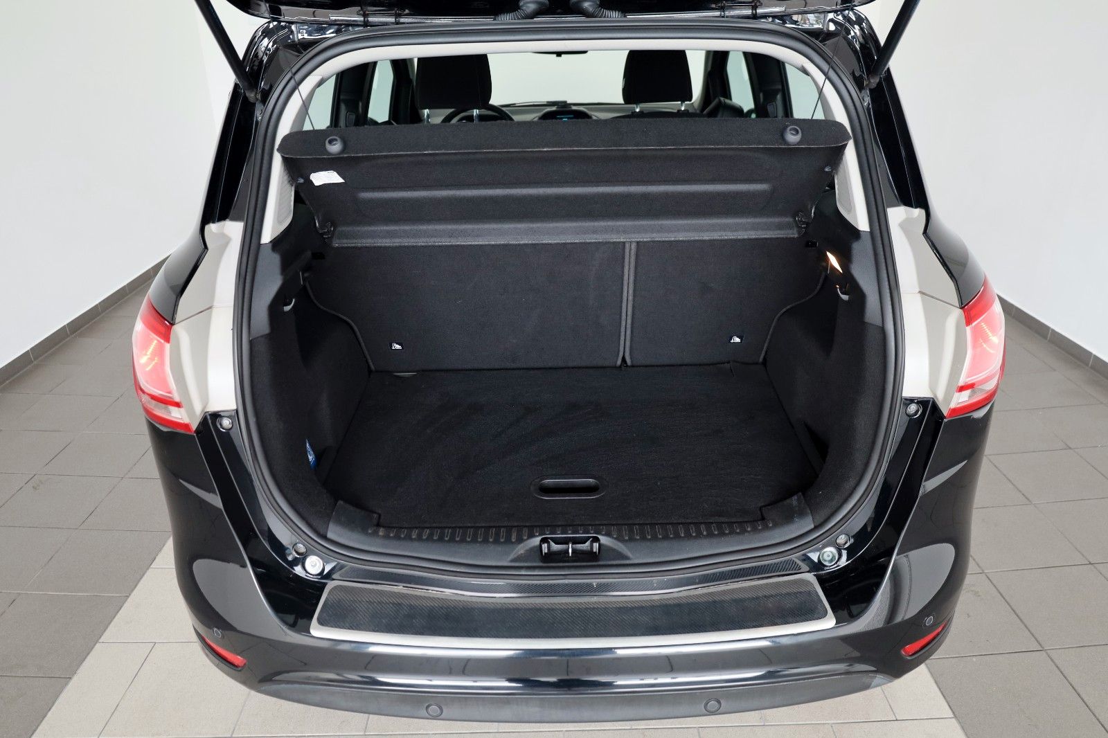 Fahrzeugabbildung Ford B-MAX Trend Cool & Sound-Paket 2 ,8-fach bereift