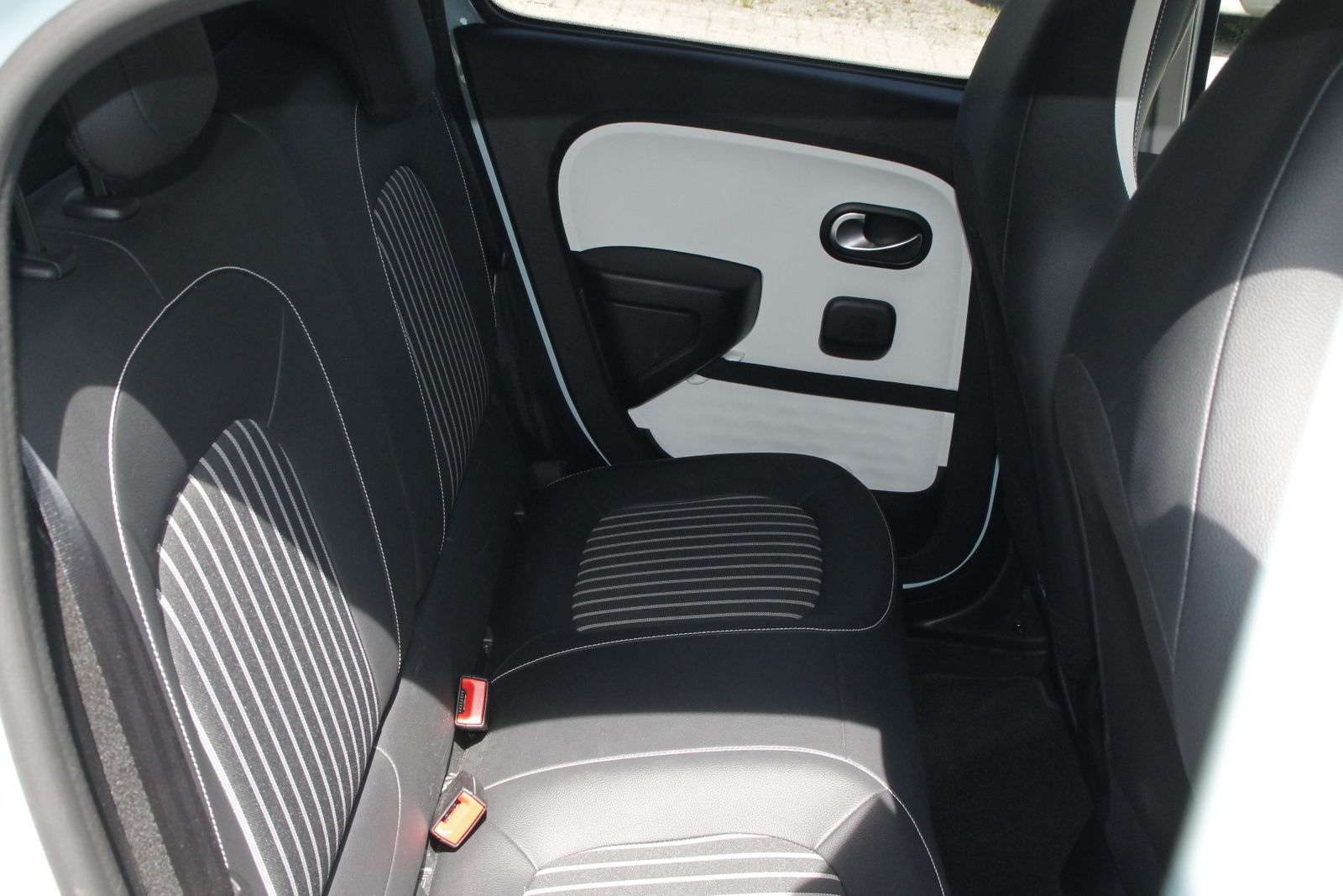 Fahrzeugabbildung Renault Twingo E-TECH elektrisch Techno