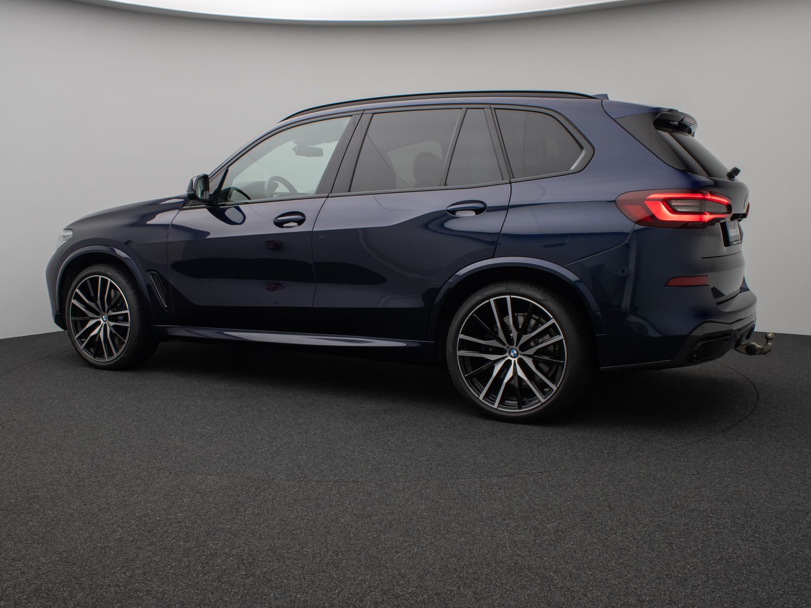 Fahrzeugabbildung BMW X5 M50i Panorama 360° DAB H/K AHK Komfort 22Zoll