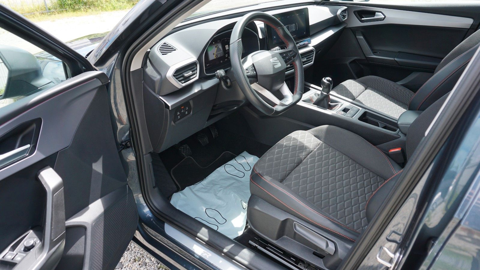 Fahrzeugabbildung SEAT Leon FR, SEAT Garantie, Navi, Sportfahrwerk, LED