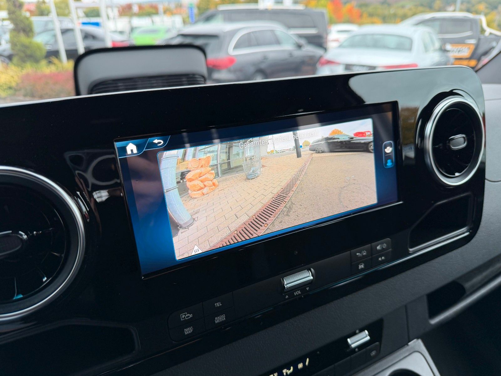 Fahrzeugabbildung Mercedes-Benz Sprinter 319 CDI 3665 DoKa AHK Klima LED