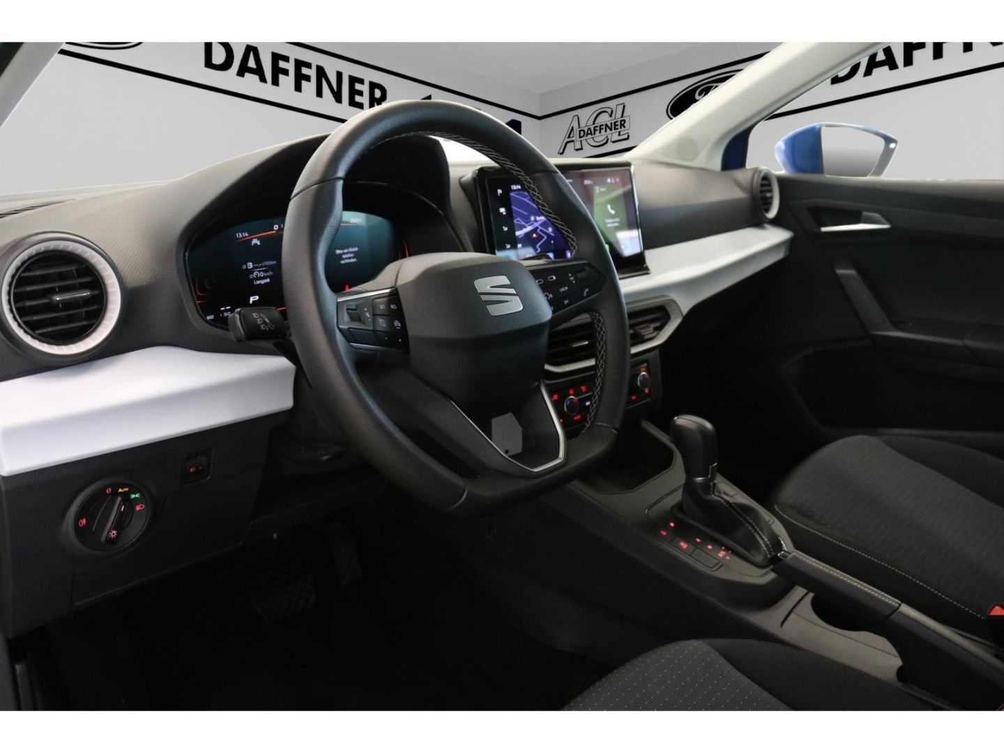 Fahrzeugabbildung SEAT Ibiza Style Navi Kamera LED Klimaautomatik Alu