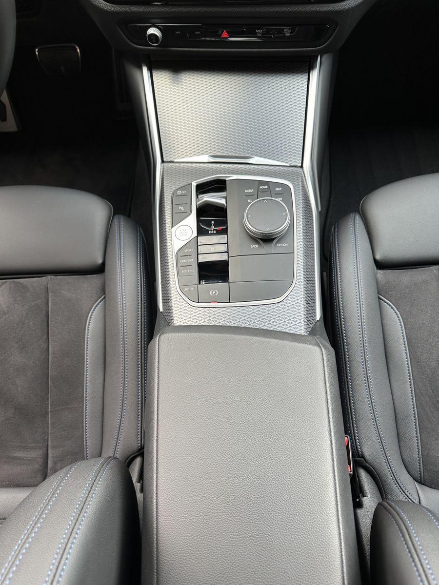 Fahrzeugabbildung BMW 330d Touring M-Sport NAV+LED+ACC+HEAD-UP+H&K+AHK