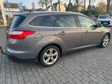 Ford Focus Turnier Champions Ed.   nur Händler/Export - gebrauchte Ford Focus aus dem Jahr 2012