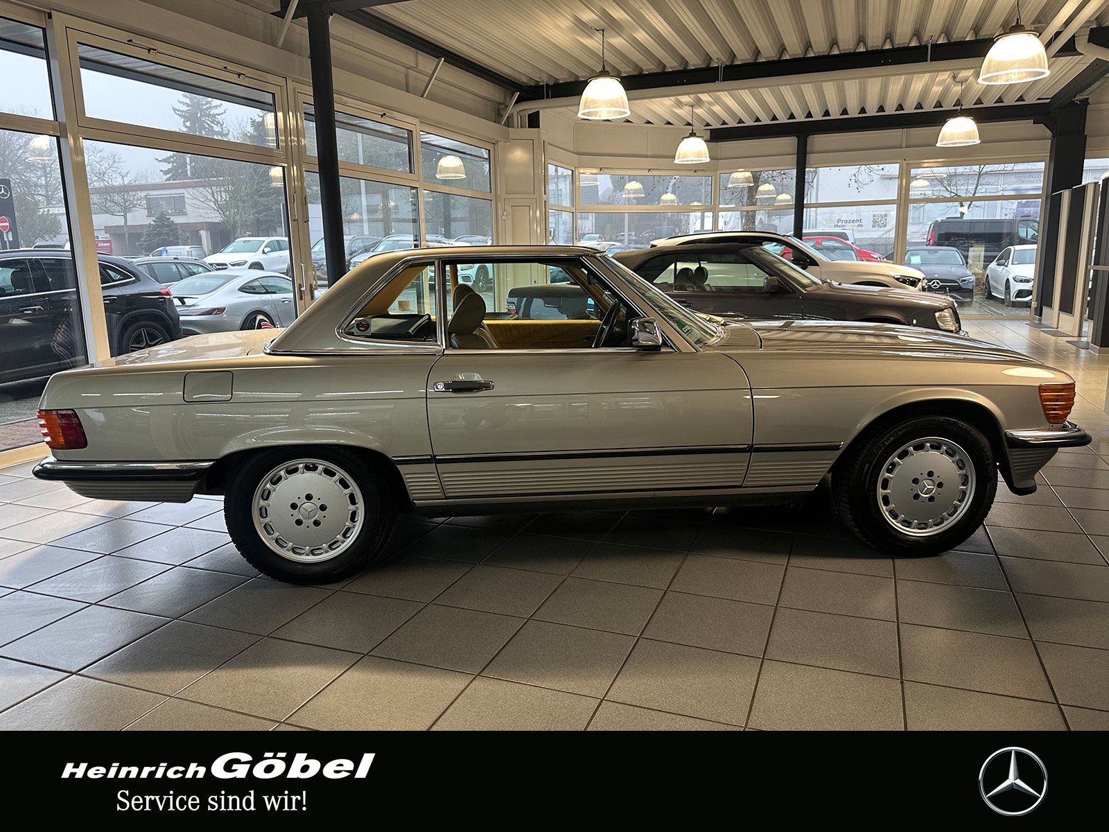 Fahrzeugabbildung Mercedes-Benz 560 SL