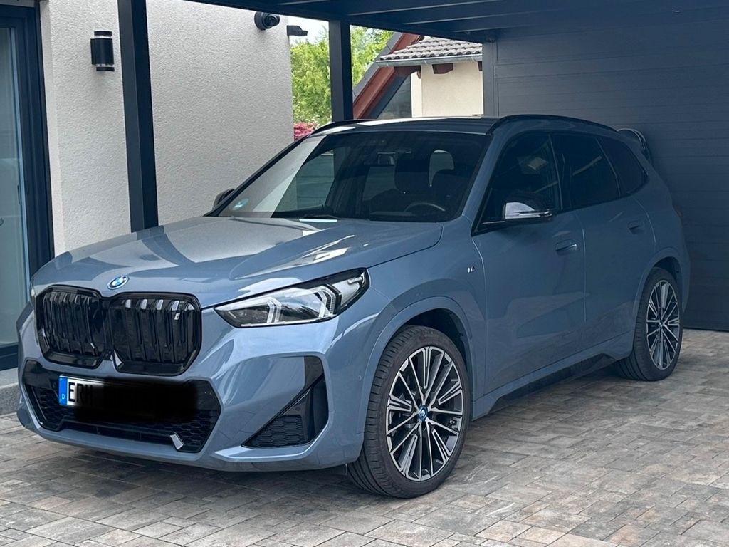 BMW iX1