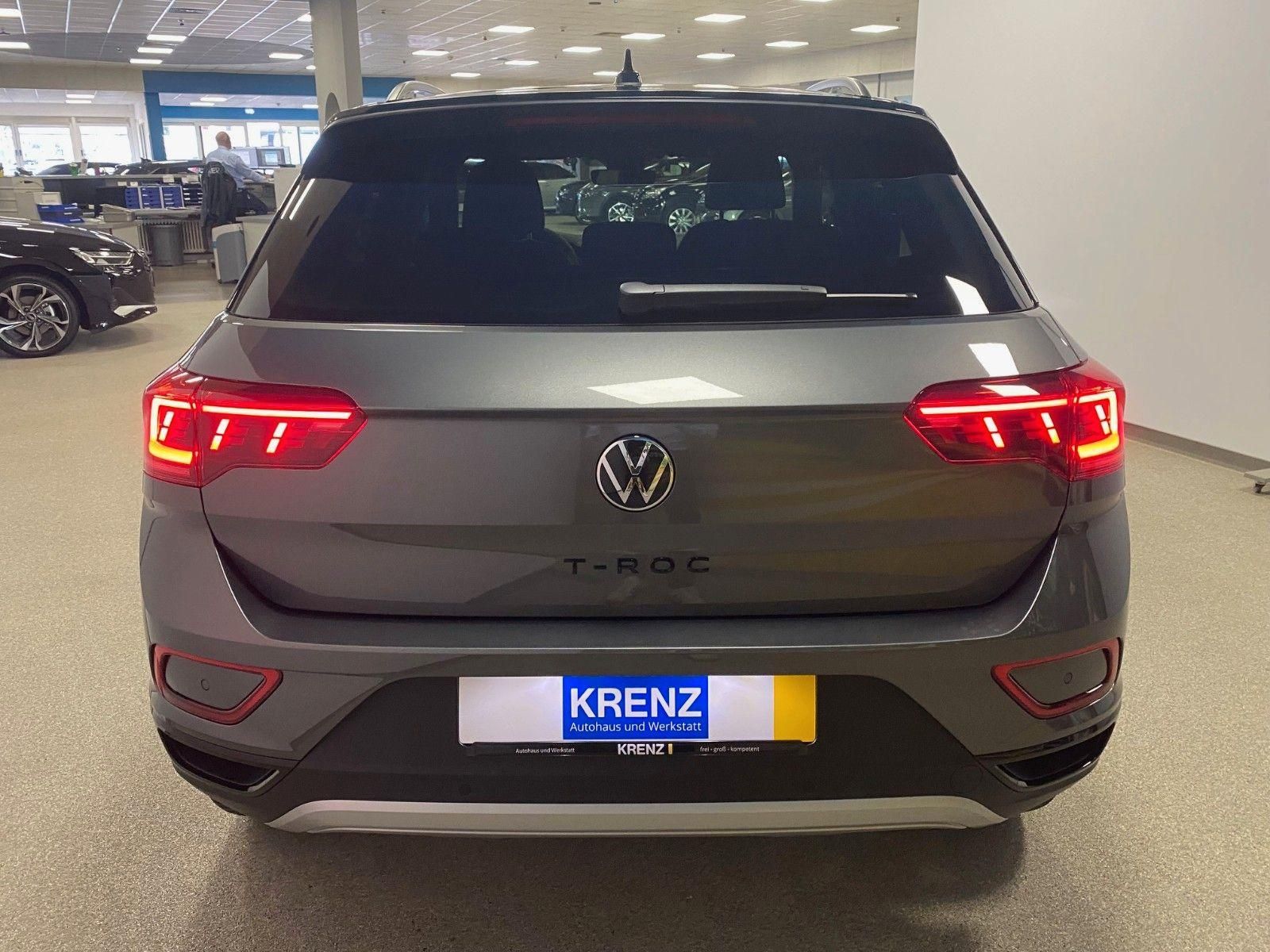 Fahrzeugabbildung Volkswagen T-Roc 1.5 TSI DSG Style+NAVI+IQ-MATRIX+Black Sty