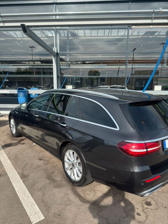 Image of Mercedes-Benz E 220