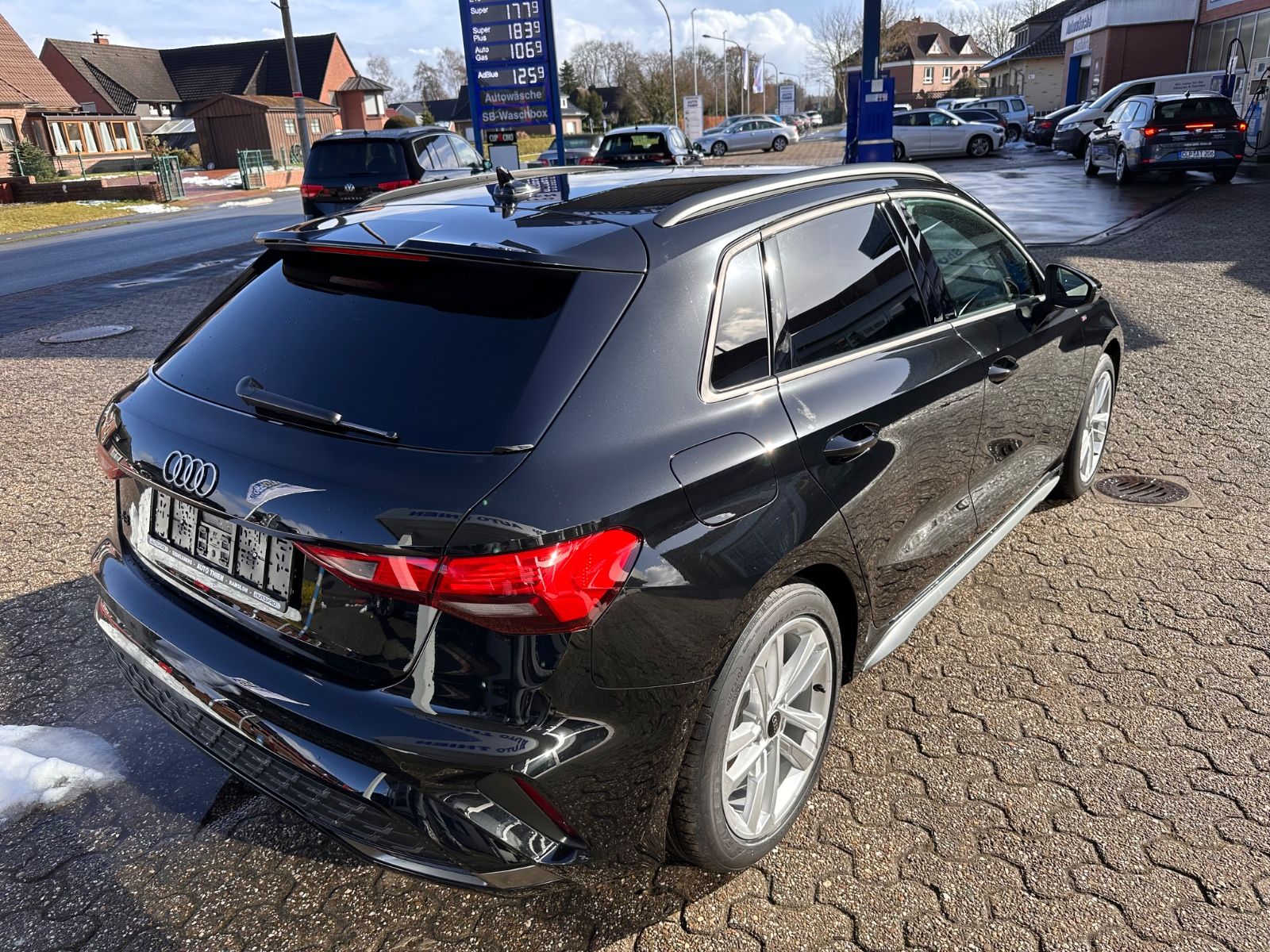 Fahrzeugabbildung Audi A3 Sportback 35 TFSI S line S Tron. Navi/ACC/LED