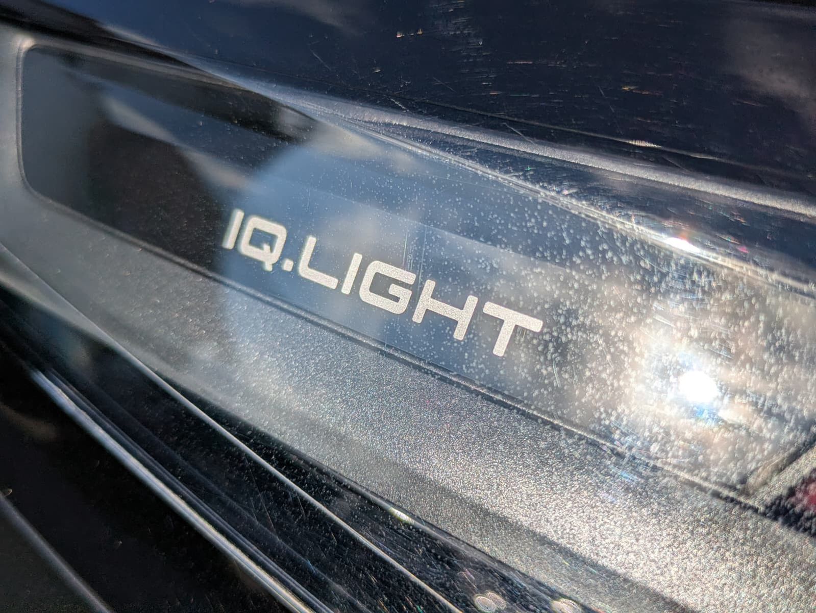 Fahrzeugabbildung Volkswagen Tiguan 2.0 TDI 4M R-Line PANO*H&K*AHK*MATRIX*20"