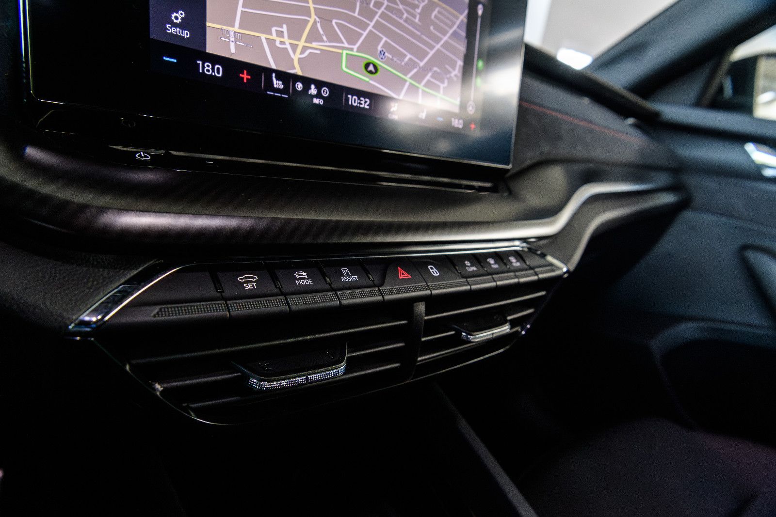 Fahrzeugabbildung SKODA Octavia 2.0 TSI DSG RS COMBI NAVI/ACC/AHK/SZH