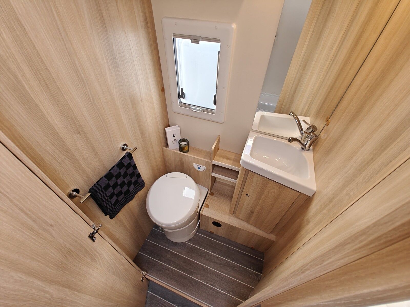 Fahrzeugabbildung NobelART T 7000