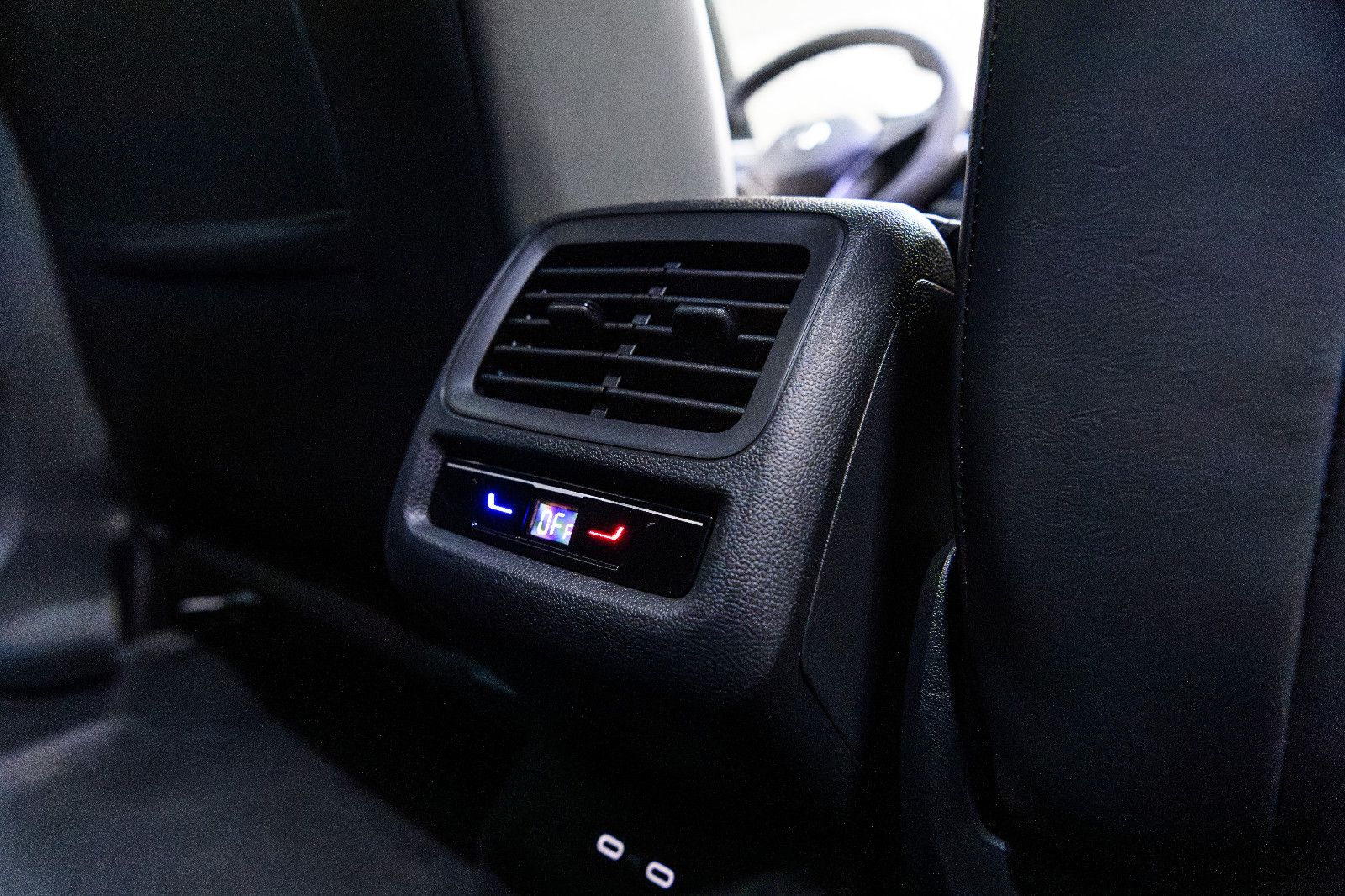 Fahrzeugabbildung Volkswagen T-Roc  1.5l TSI  DSG R-Line Black Style