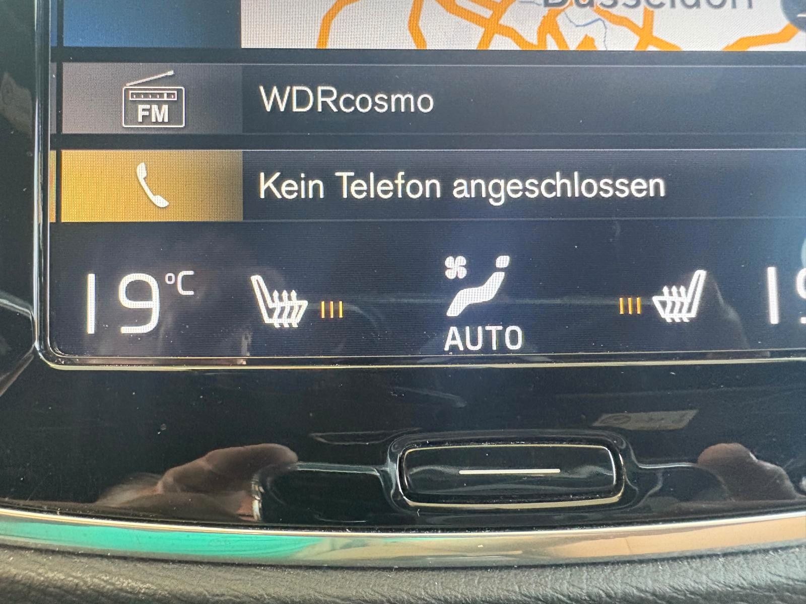 Fahrzeugabbildung Volvo XC 90 XC90 Momentum 2WD 7 sitze volleder, acc