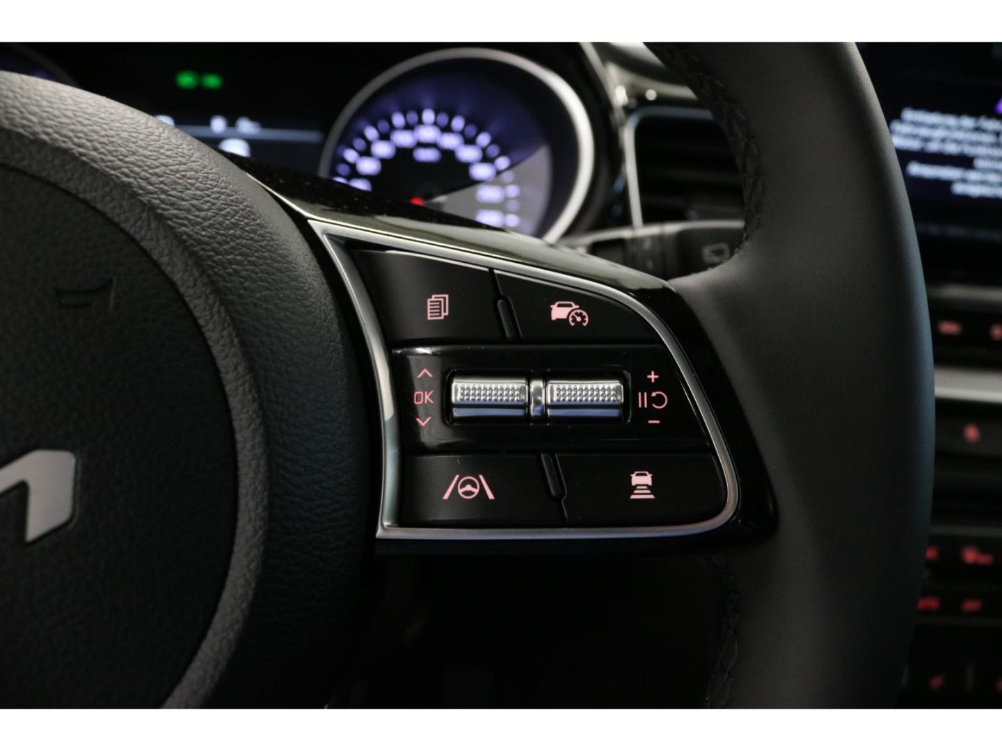 Fahrzeugabbildung Kia Ceed_sw Spirit Panoramadach Memory-Sitze Navi