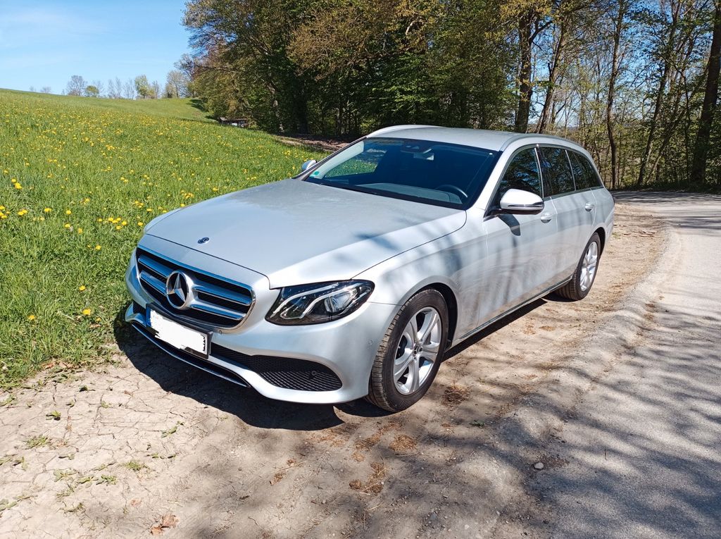 Image of Mercedes-Benz E 220