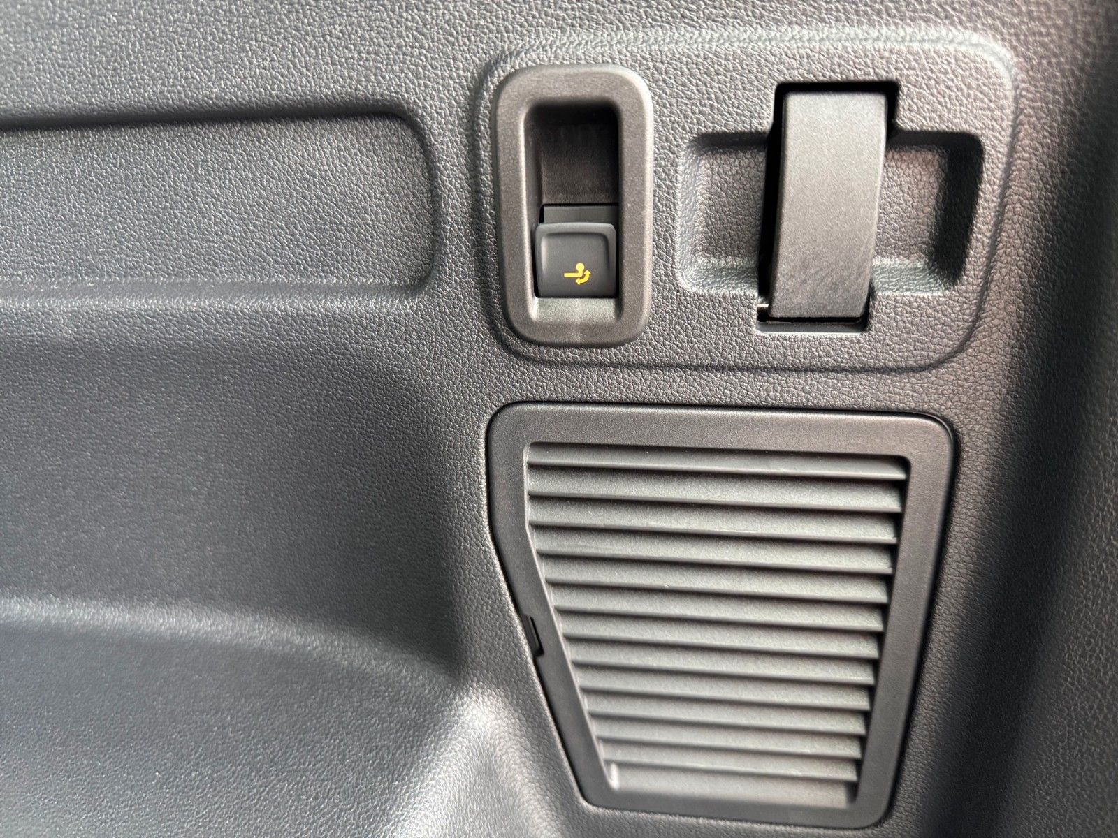 Fahrzeugabbildung Volkswagen Touran 1.5TSI Comfortline R-Line BMT/Start-Stopp