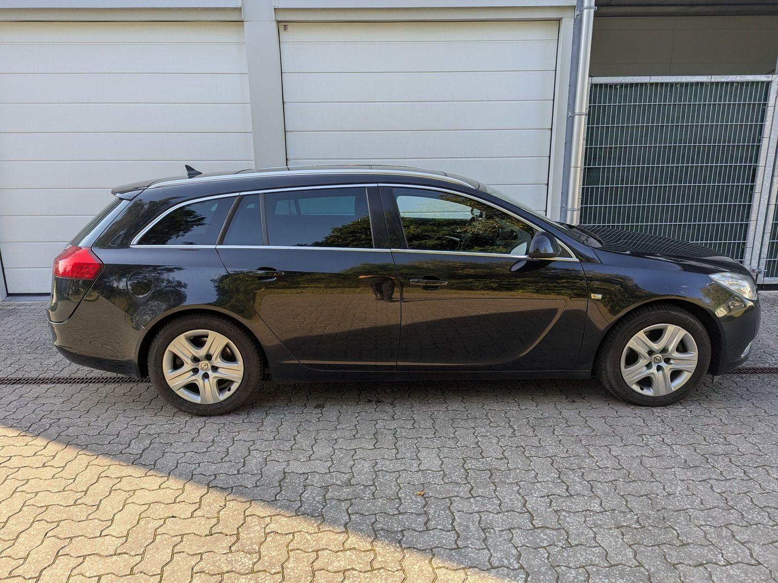 Opel Insignia 2011 — interior