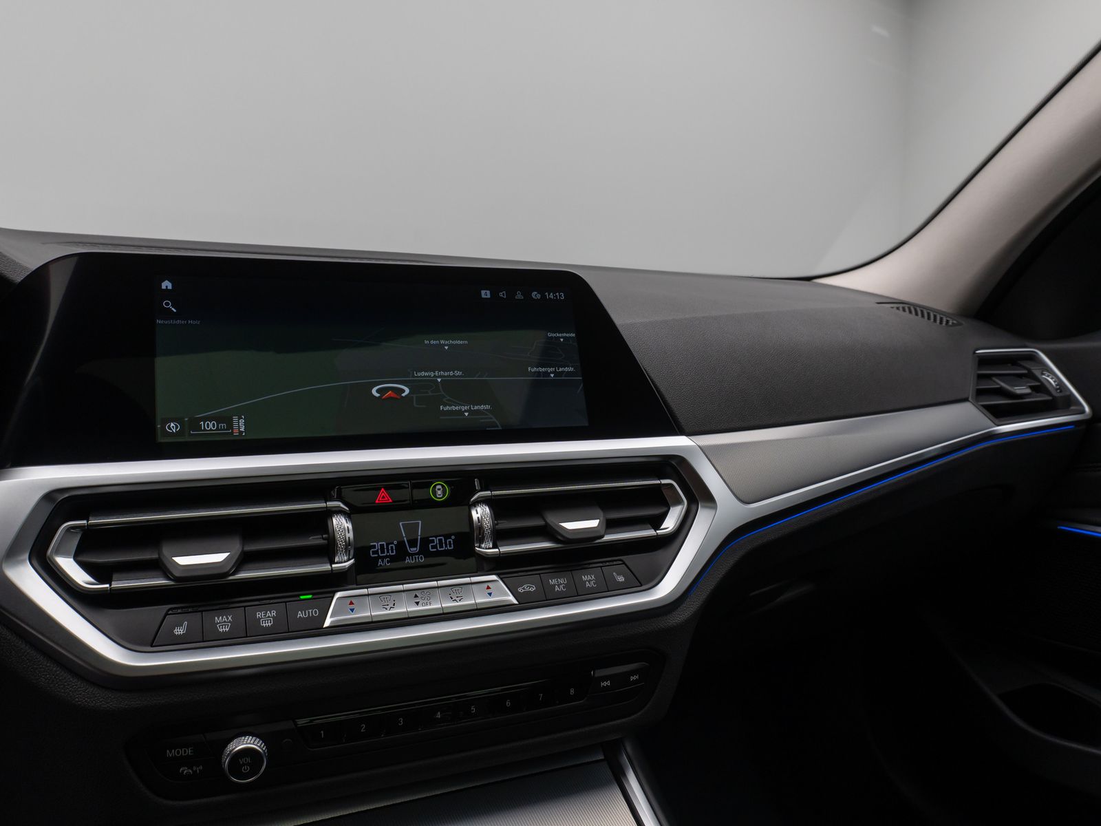 Fahrzeugabbildung BMW 320d SportLine Panorama Kamera DAB Komfort Alarm