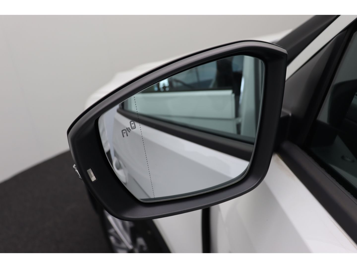 Fahrzeugabbildung Volkswagen T-Roc IQ.DRIVE AHK Kamera Digi Cockpit DAB