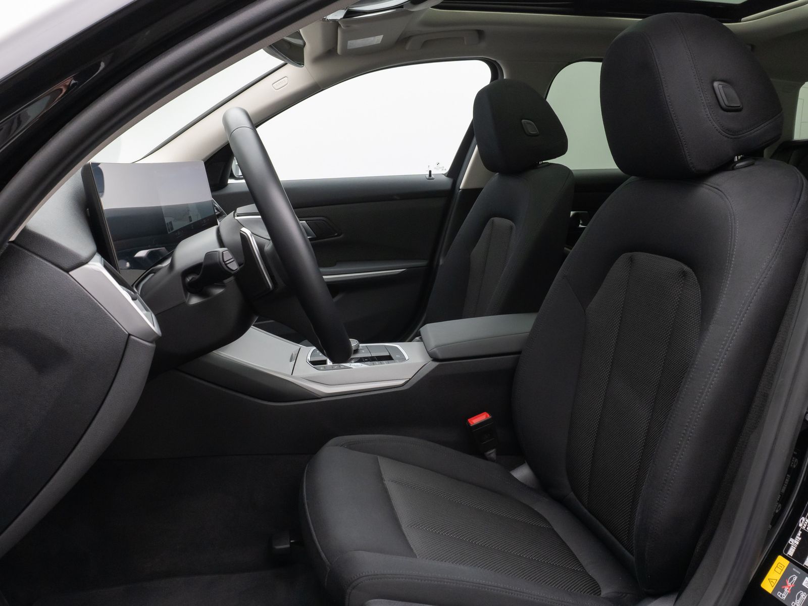 Fahrzeugabbildung BMW 320e Panoram Kamera HUD DAB HiFi Geschwindigkeit