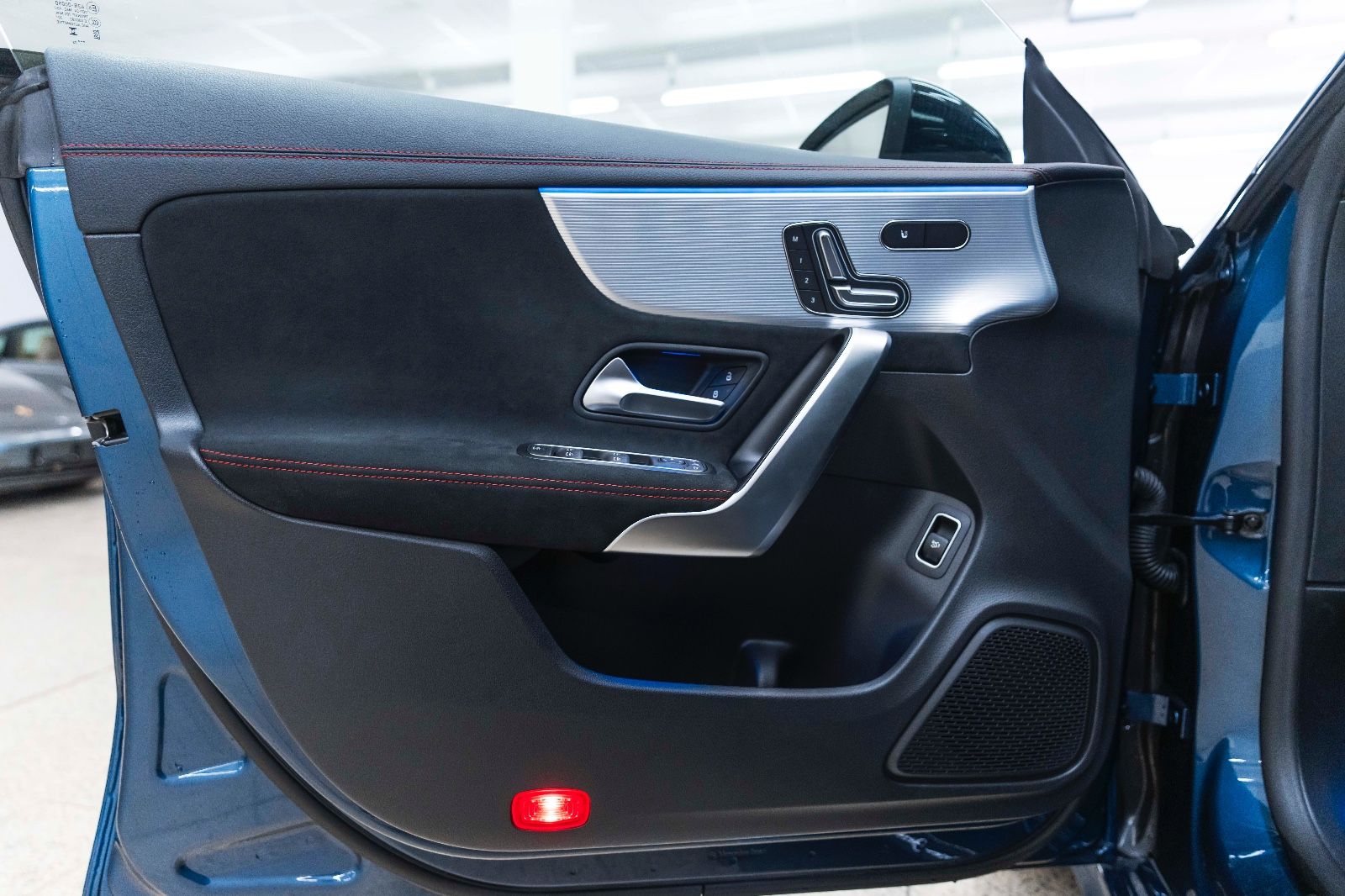 Fahrzeugabbildung Mercedes-Benz CLA 45 AMG 4MATIC 360° LED ALC AMBIENTE SZH NAV