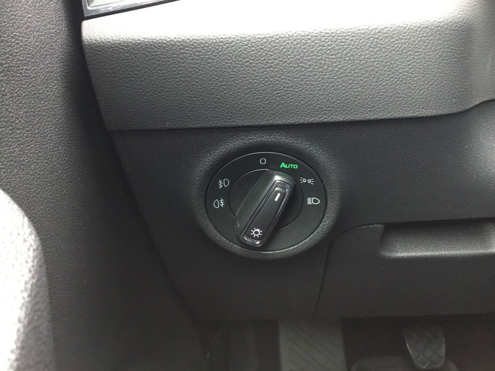 Fahrzeugabbildung SKODA Karoq 2.0 TDI Style 4x4+LED+AHK+18"+Navi