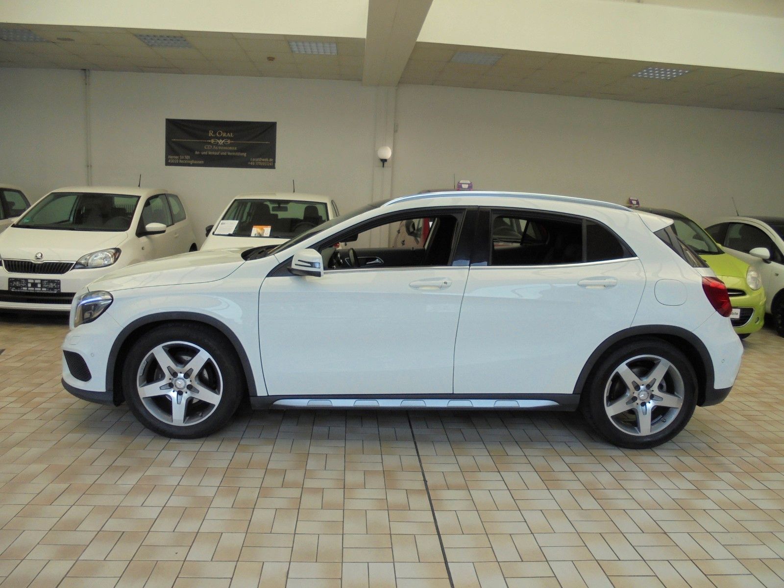 Fahrzeugabbildung Mercedes-Benz GLA 200 Aut./AMG Line/Panorama/Navi/