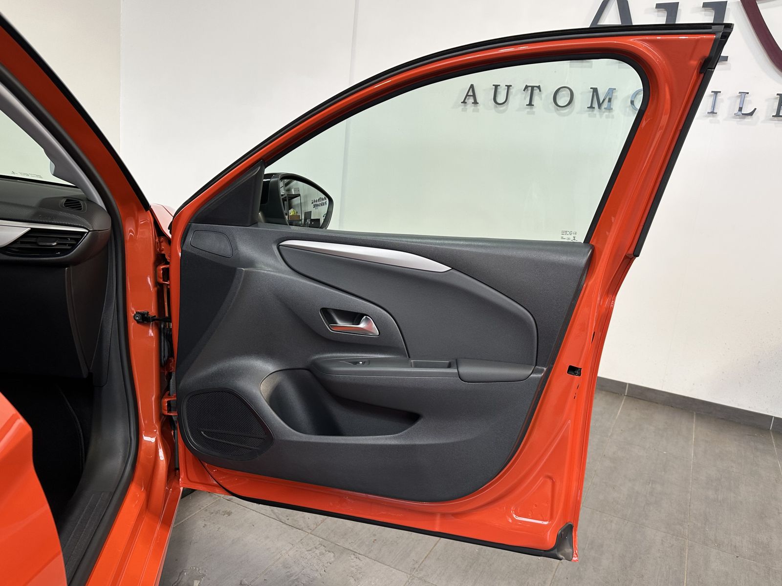 Fahrzeugabbildung Opel Corsa e Edition SHZ+180°-KAMERA+SHZ+STYLE-PAKET