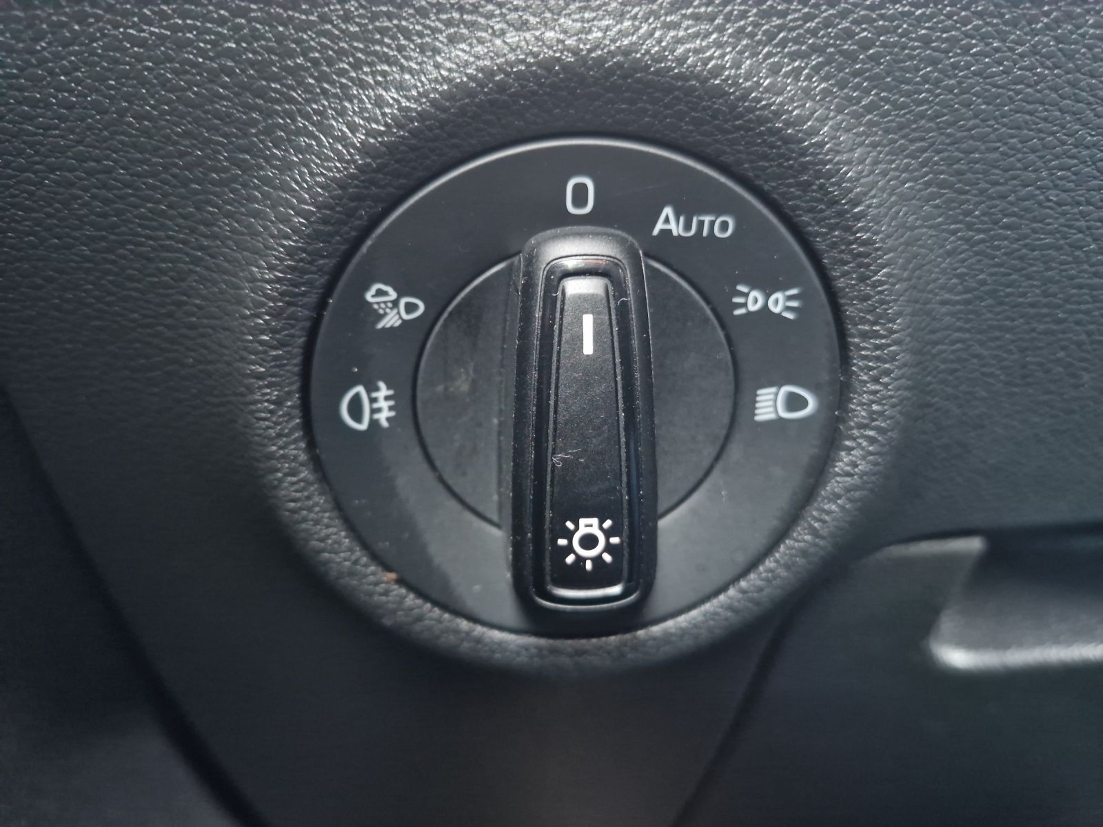 Fahrzeugabbildung SKODA Karoq TDI Sportline 4x4 Matrix PANO ACC Kamera36