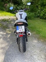 Suzuki GSR 750 mit Tieferlegung und MIVV Sportauspuff - MOTORRAD TIEFERLEGUNG