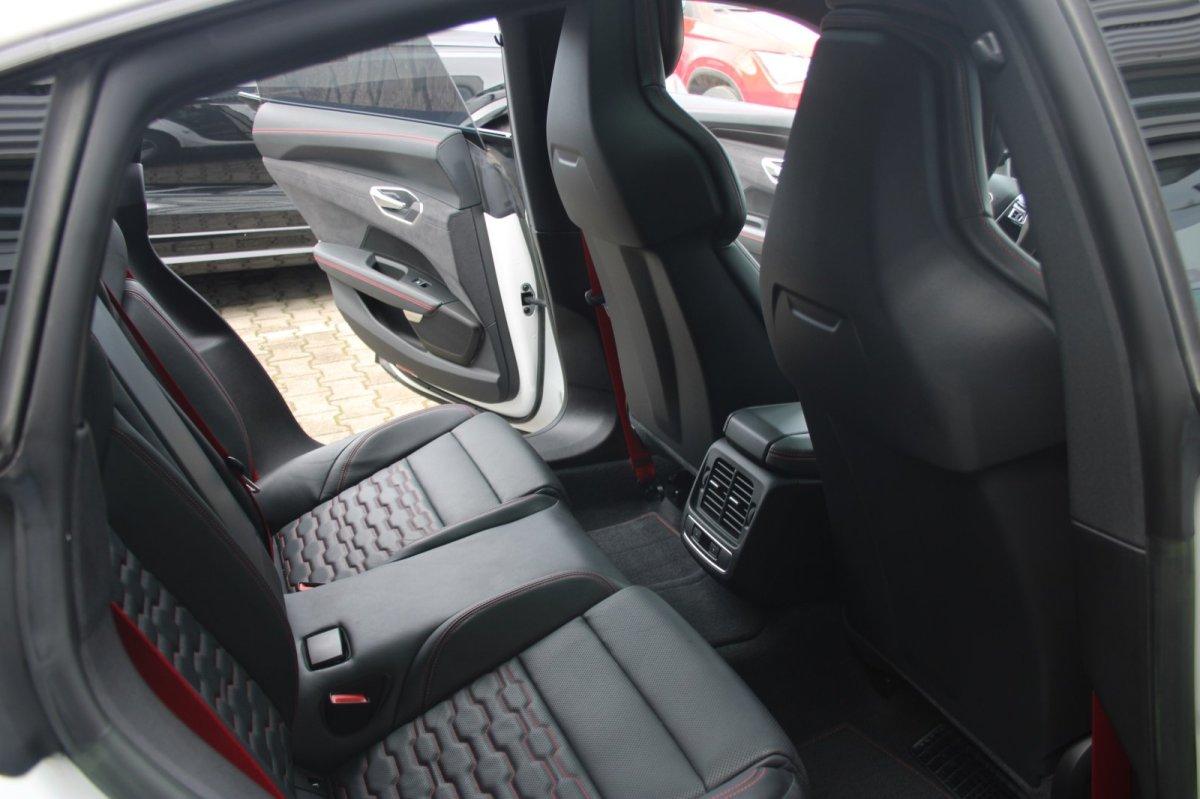 Audi e-tron RS GT quattro Carbon Matrix Top-View Pano