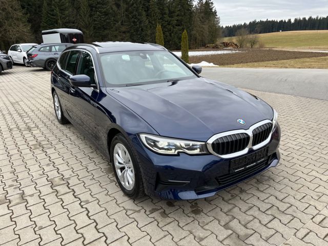 BMW 320i Touring Advantage Aut. LED Sports. Pano Kam